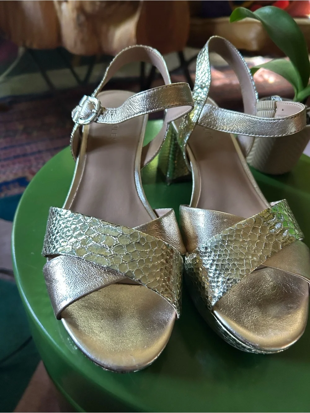 AEROSOLES champagne Metallic Crisscross Block Heel Sandals sz 8.5